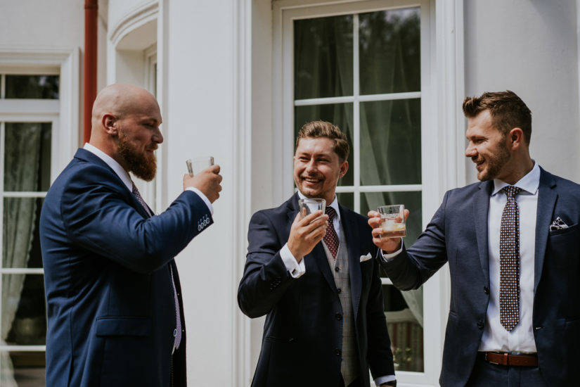 toast whisky przed ślubem pan młody przygotowania